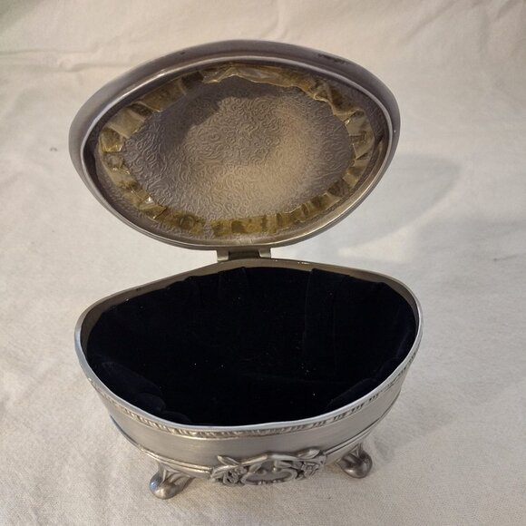 Vintage Brushed Silver Toned Pewter Footed Ornate Trinket Box. - Picture 2 of 6